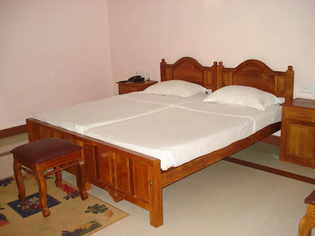 Nadan Hotel Kazhakuttam