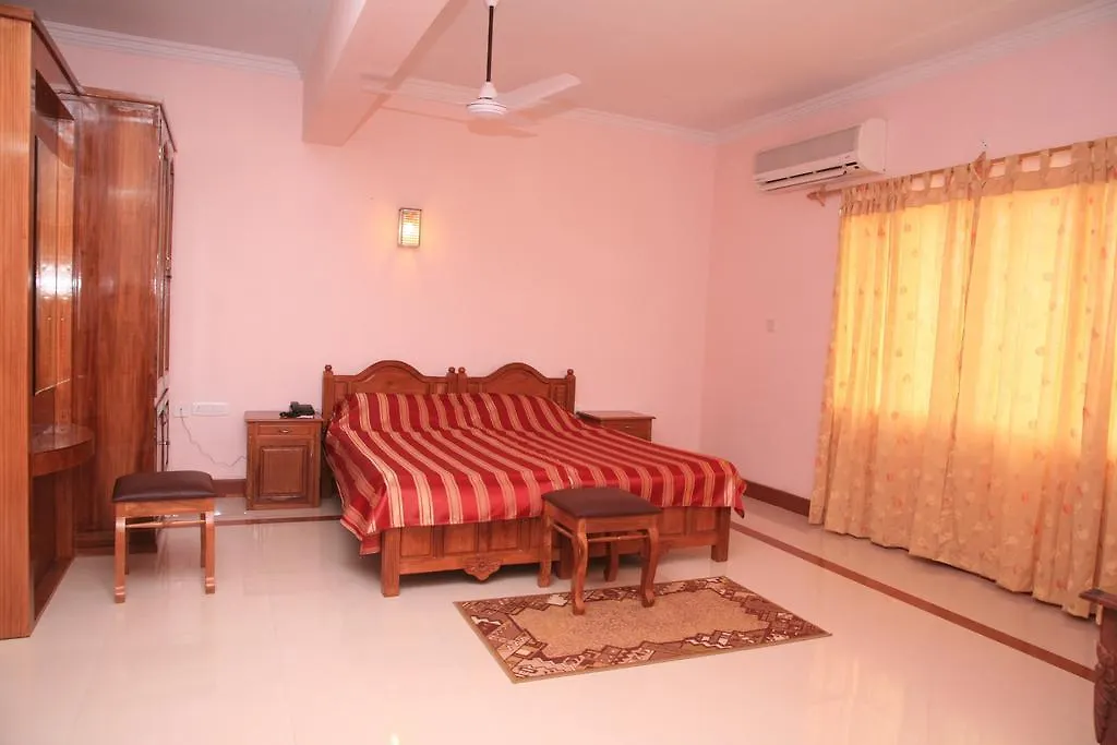 Nadan Hotel Kazhakuttam